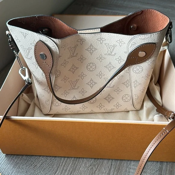 Louis Vuitton Authentic Limited Hina PM in Mahina Crème Shoulder Bag SOLD OUT - Picture 7 of 16
